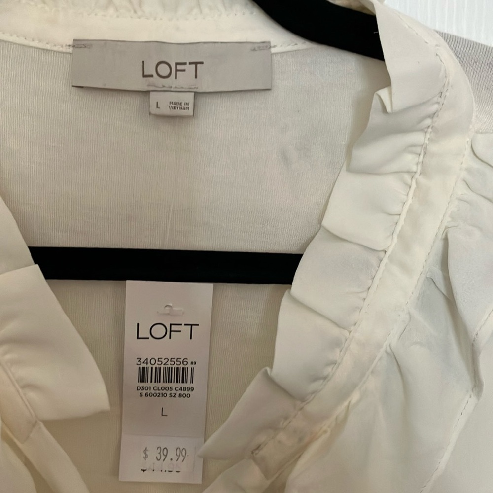 Elegant Cream Sleeveless Blouse - Picture 2 of 3